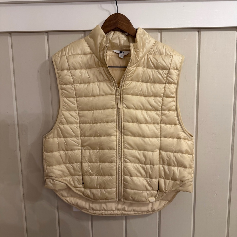 NWOT Women’s JoyLab Beige Quilted Vest, Cropped, Size Large